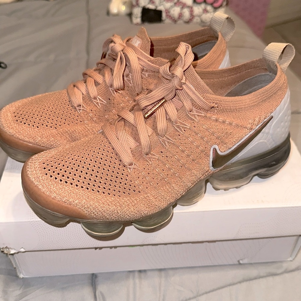 Woman’s Nike vapor max